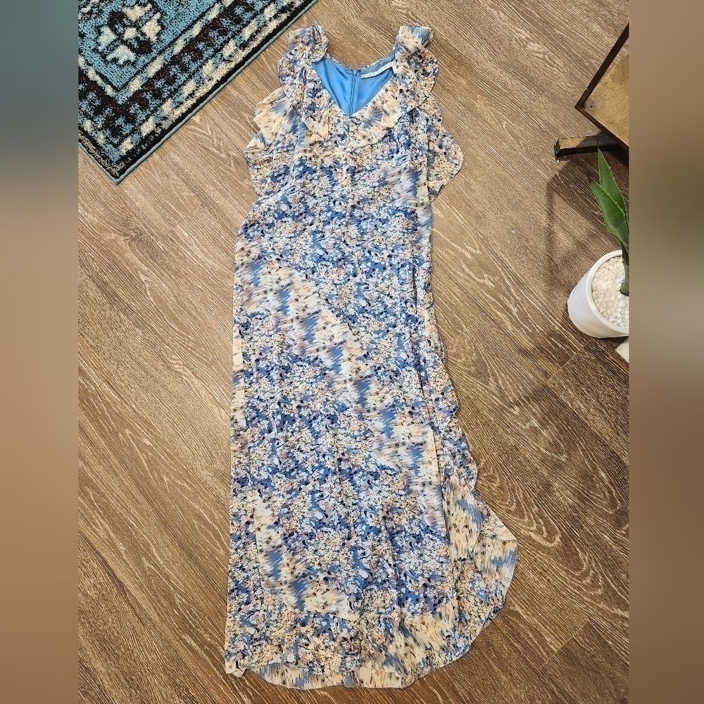 Chelsea and Violet Floral Flutter Maxi Dress NWOT size Medium